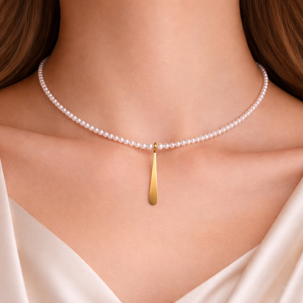 colier perle albe minimalist handmade cu pandantiv auriu 6A Golden Whisper