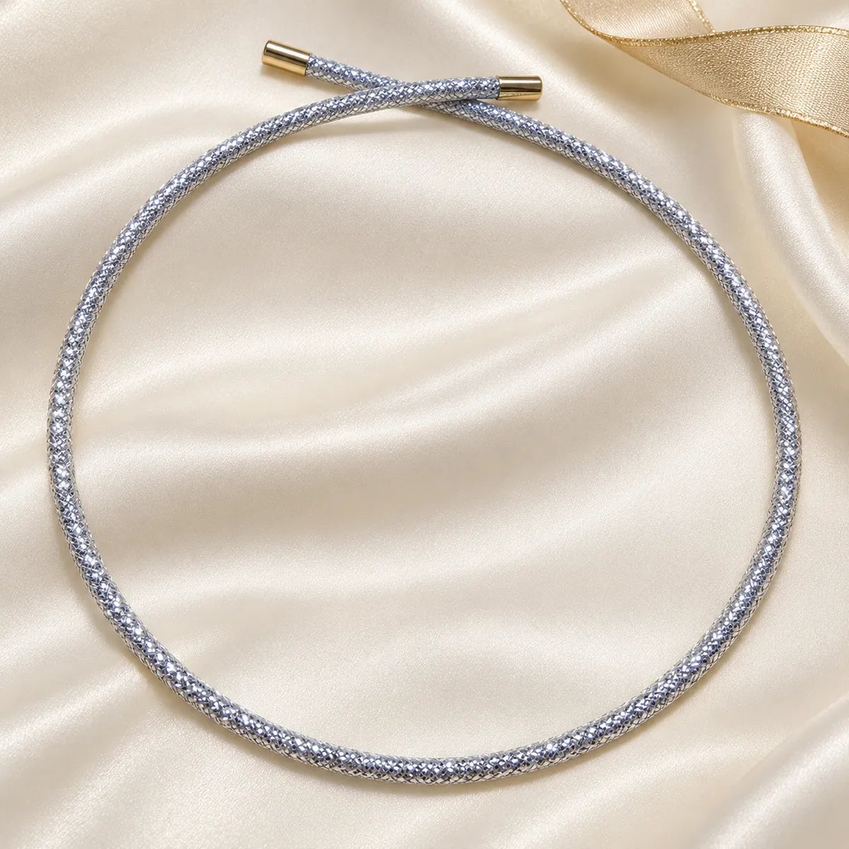 Colier reglabil magnetic argintiu – detaliu